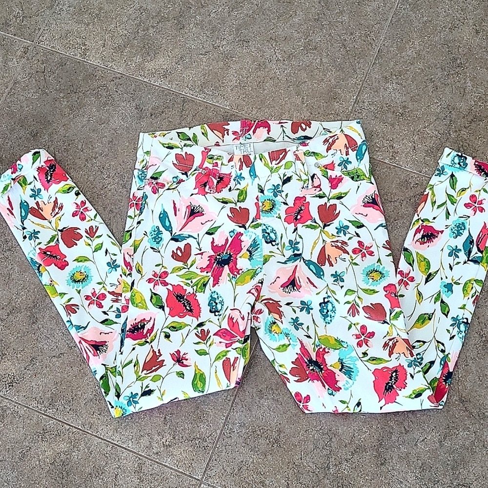 🌸Time & Tru Floral, Stretchy, Comfy & So Playful 👩🏼‍🎤Made For The Tiny Goddesses